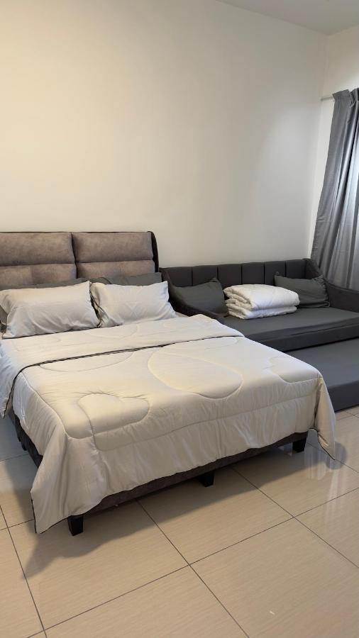 Duck Duck House 3br 7-11 Pax Apartment Johor Bahru